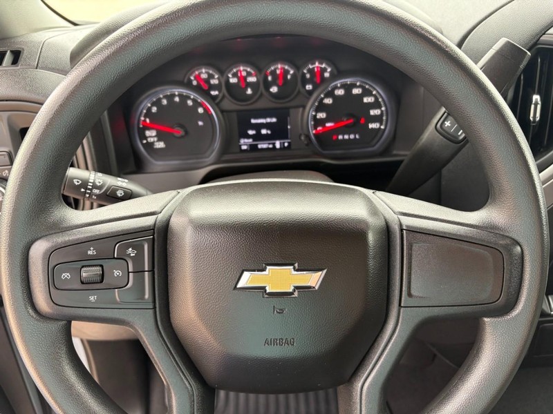 Chevrolet Silverado 1500 Vehicle Full-screen Gallery Image 22