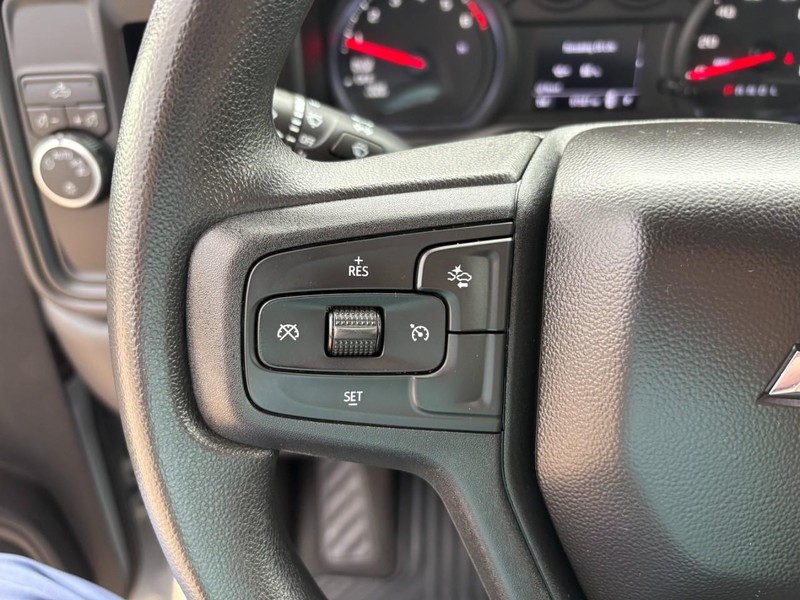 Chevrolet Silverado 1500 Vehicle Full-screen Gallery Image 23