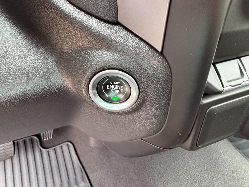 Chevrolet Silverado 1500 Vehicle Full-screen Gallery Image 25