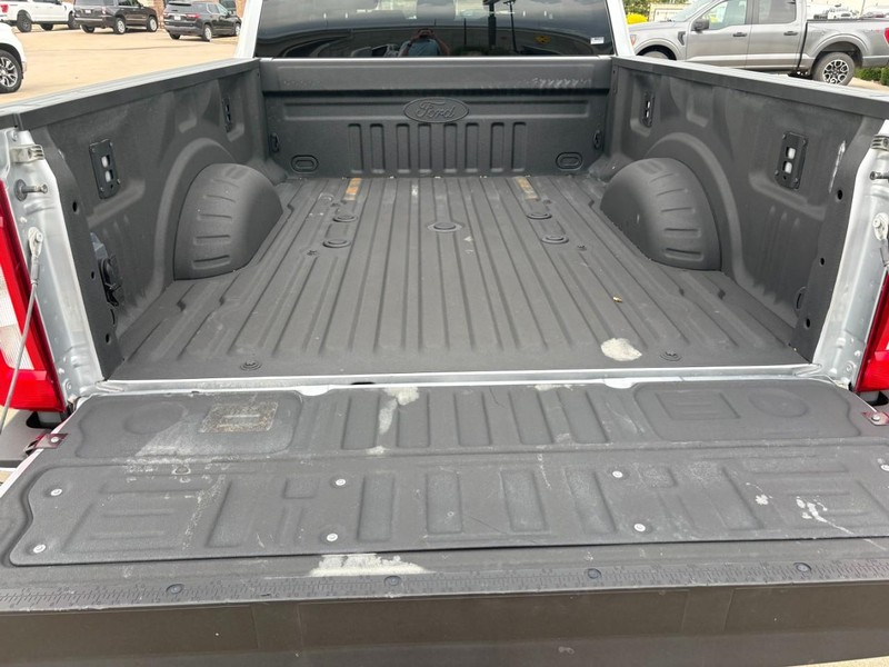Ford Super Duty F-250 SRW Vehicle Full-screen Gallery Image 12