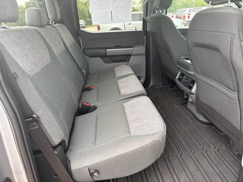 Ford Super Duty F-250 SRW Vehicle Full-screen Gallery Image 21
