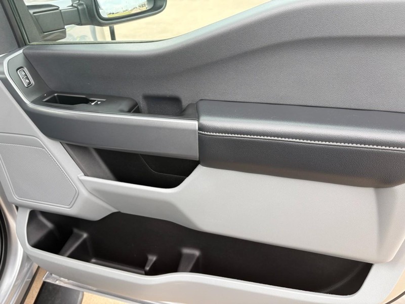 Ford Super Duty F-250 SRW Vehicle Full-screen Gallery Image 22