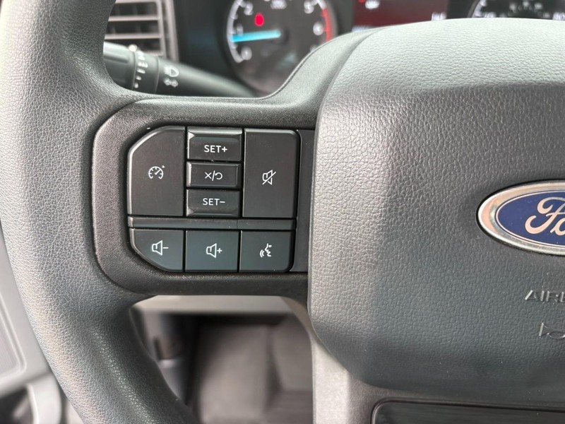 Ford Super Duty F-250 SRW Vehicle Full-screen Gallery Image 25