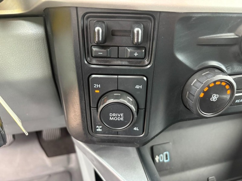 Ford Super Duty F-250 SRW Vehicle Full-screen Gallery Image 27