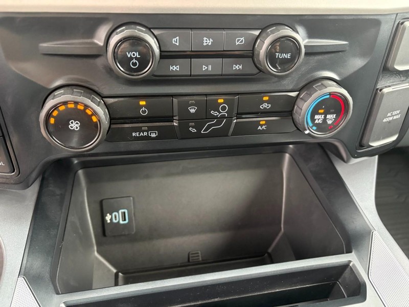 Ford Super Duty F-250 SRW Vehicle Full-screen Gallery Image 28