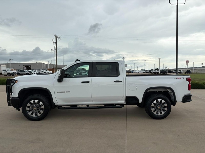 Chevrolet Silverado 2500HD Vehicle Full-screen Gallery Image 3