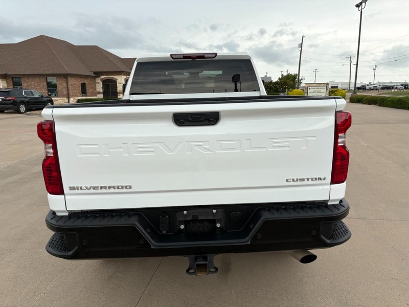 Chevrolet Silverado 2500HD Vehicle Full-screen Gallery Image 5