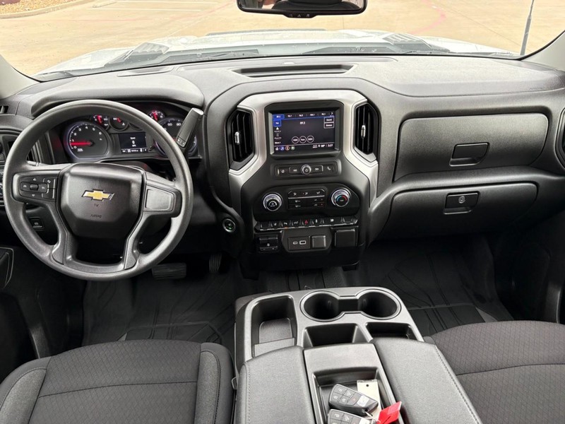 Chevrolet Silverado 2500HD Vehicle Full-screen Gallery Image 17