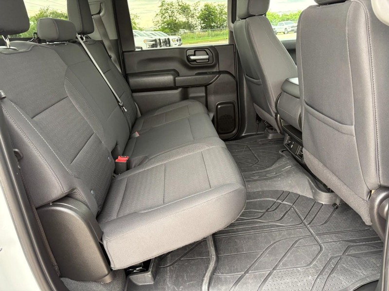 Chevrolet Silverado 2500HD Vehicle Full-screen Gallery Image 20