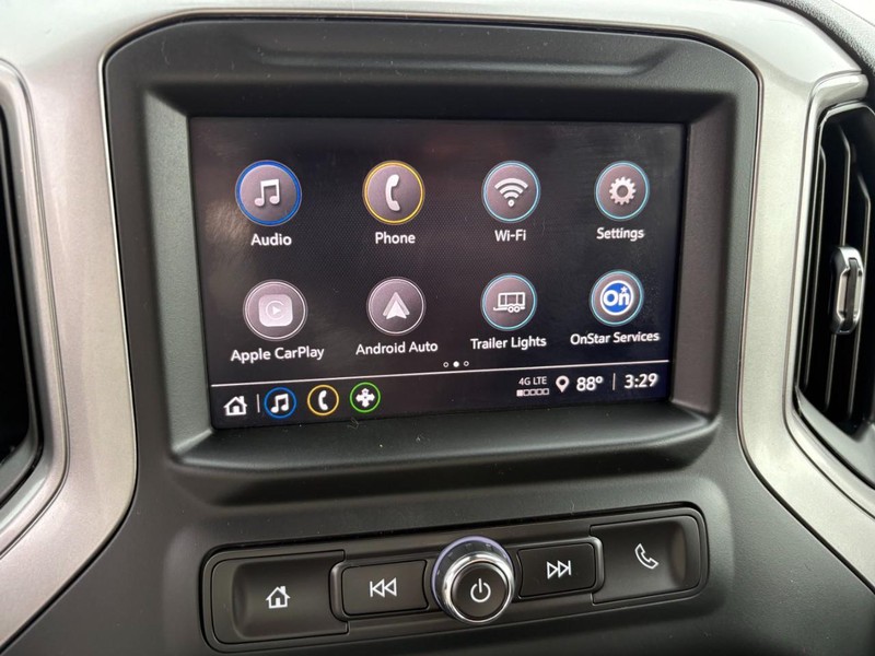 Chevrolet Silverado 2500HD Vehicle Full-screen Gallery Image 28