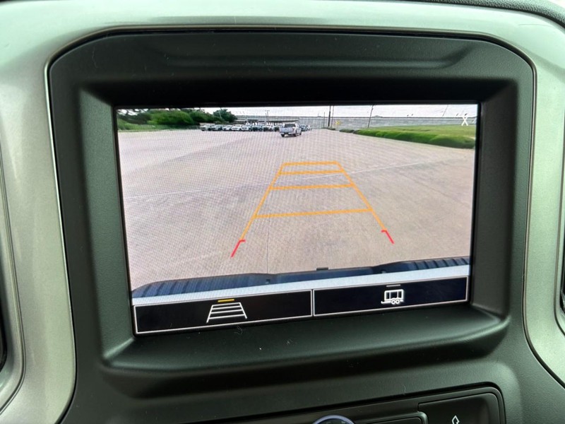 Chevrolet Silverado 2500HD Vehicle Full-screen Gallery Image 29