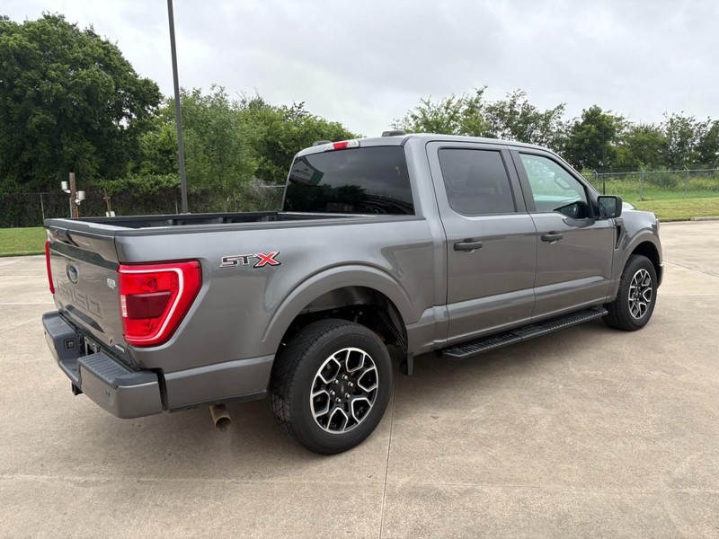 Ford F-150 Vehicle Full-screen Gallery Image 6