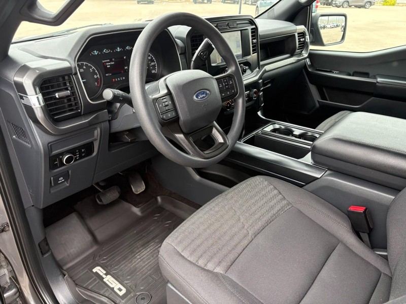 Ford F-150 Vehicle Full-screen Gallery Image 13