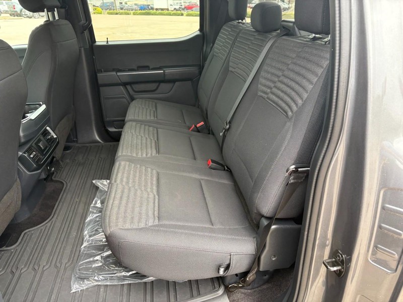 Ford F-150 Vehicle Full-screen Gallery Image 15
