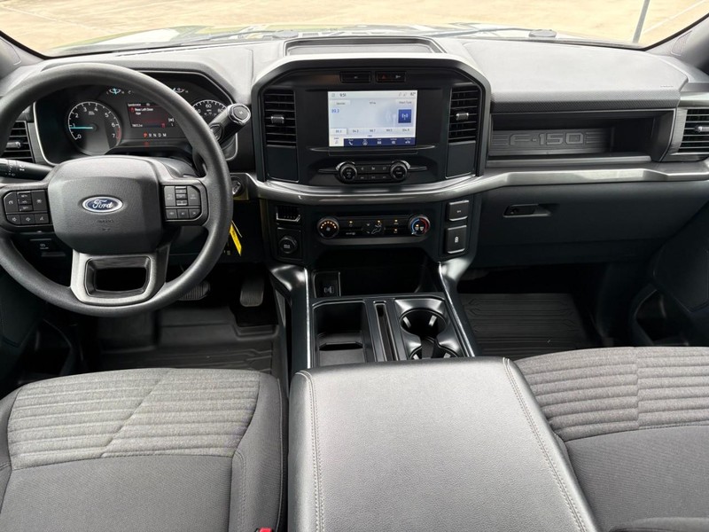 Ford F-150 Vehicle Full-screen Gallery Image 16