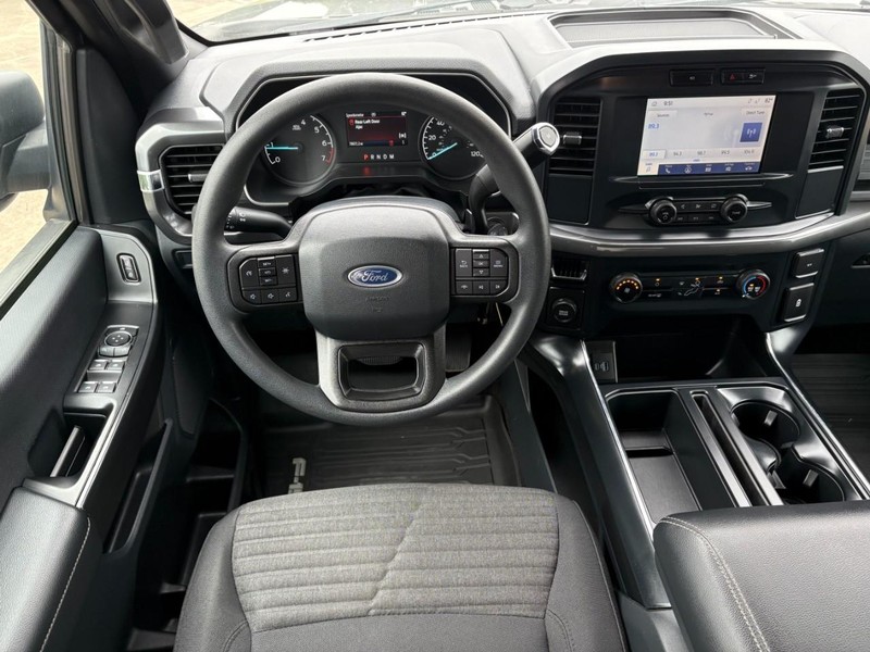 Ford F-150 Vehicle Full-screen Gallery Image 17