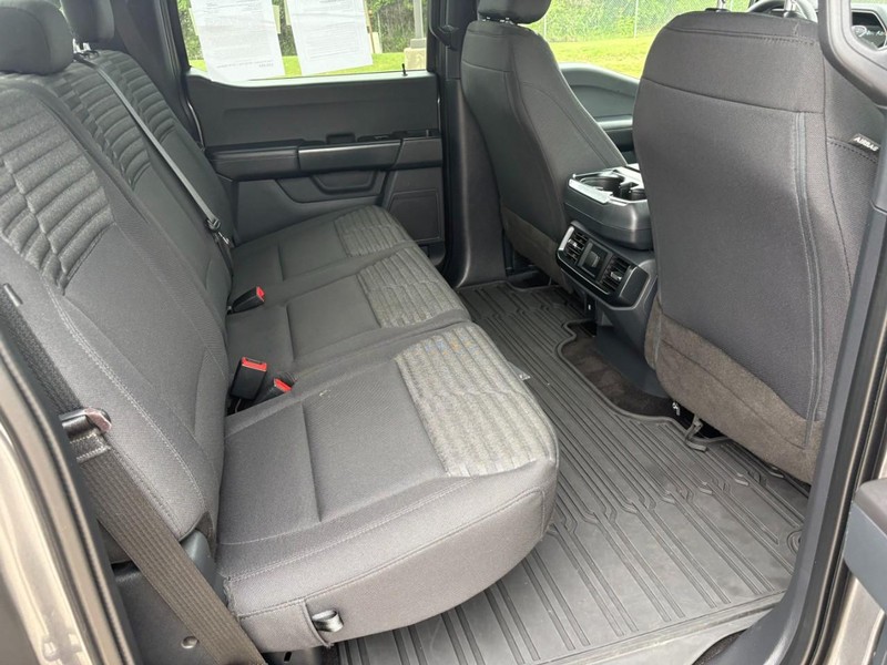 Ford F-150 Vehicle Full-screen Gallery Image 18