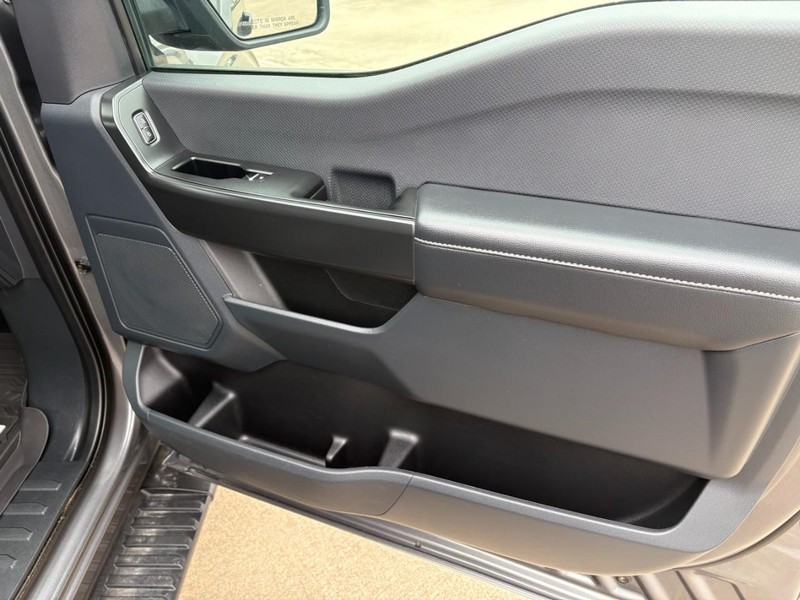 Ford F-150 Vehicle Full-screen Gallery Image 19