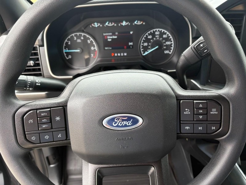 Ford F-150 Vehicle Full-screen Gallery Image 21