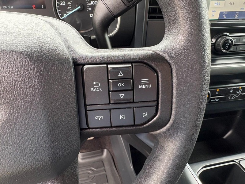Ford F-150 Vehicle Full-screen Gallery Image 23