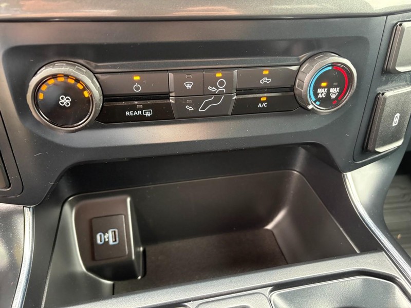 Ford F-150 Vehicle Full-screen Gallery Image 24