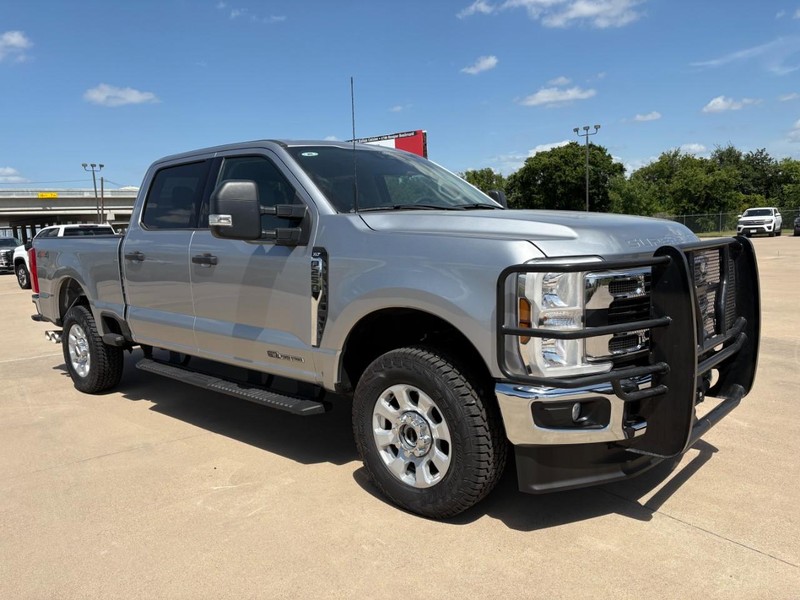 Ford Super Duty F-250 SRW Vehicle Full-screen Gallery Image 8