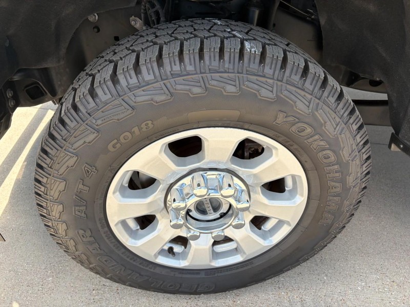 Ford Super Duty F-250 SRW Vehicle Full-screen Gallery Image 10
