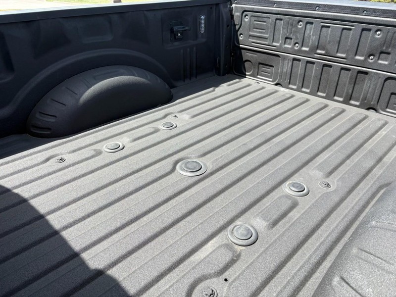 Ford Super Duty F-250 SRW Vehicle Full-screen Gallery Image 13