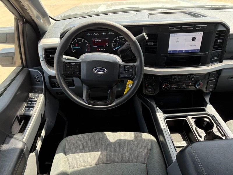 Ford Super Duty F-250 SRW Vehicle Full-screen Gallery Image 19