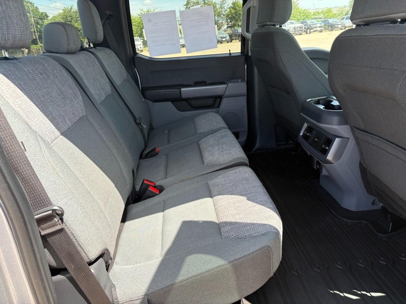 Ford Super Duty F-250 SRW Vehicle Full-screen Gallery Image 20