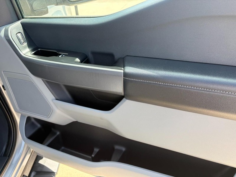 Ford Super Duty F-250 SRW Vehicle Full-screen Gallery Image 21