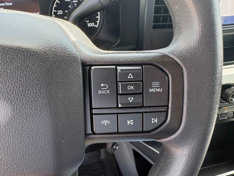 Ford Super Duty F-250 SRW Vehicle Full-screen Gallery Image 25