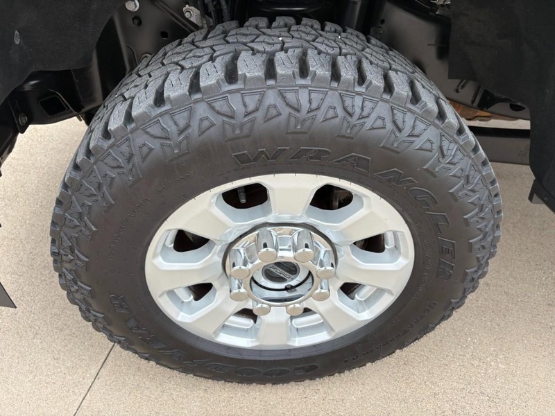Ford Super Duty F-250 SRW Vehicle Full-screen Gallery Image 10