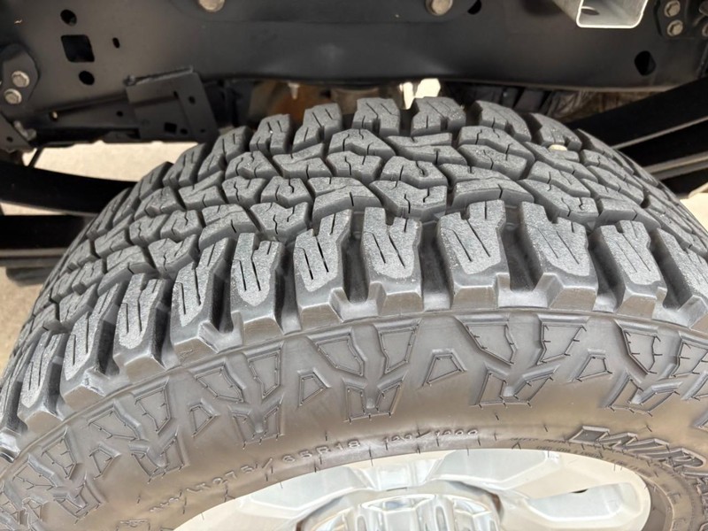 Ford Super Duty F-250 SRW Vehicle Full-screen Gallery Image 12