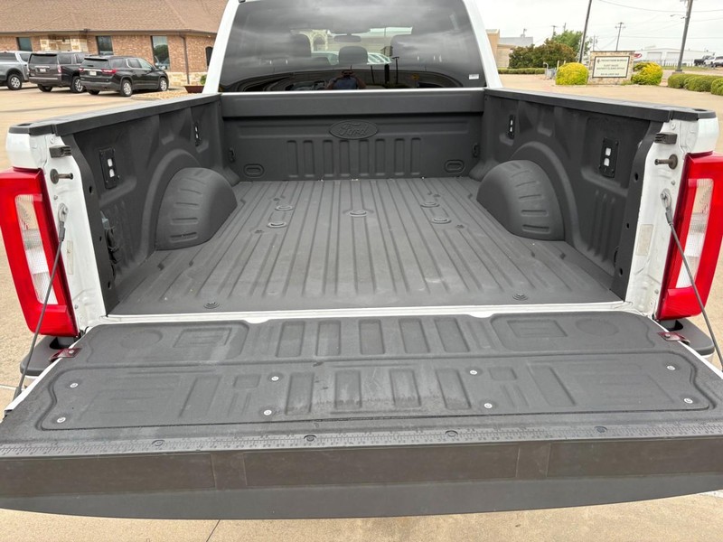 Ford Super Duty F-250 SRW Vehicle Full-screen Gallery Image 13