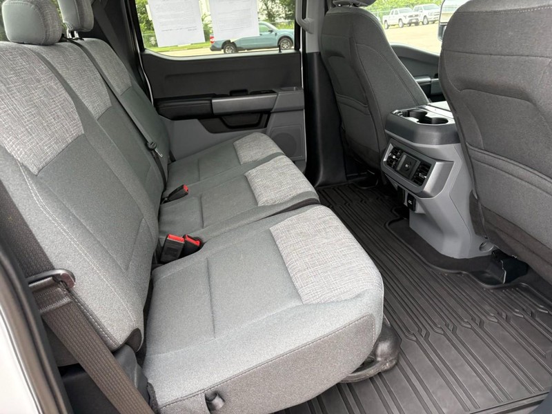 Ford Super Duty F-250 SRW Vehicle Full-screen Gallery Image 20