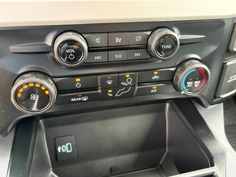 Ford Super Duty F-250 SRW Vehicle Full-screen Gallery Image 27