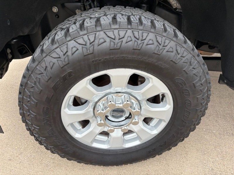 Ford Super Duty F-250 SRW Vehicle Full-screen Gallery Image 10