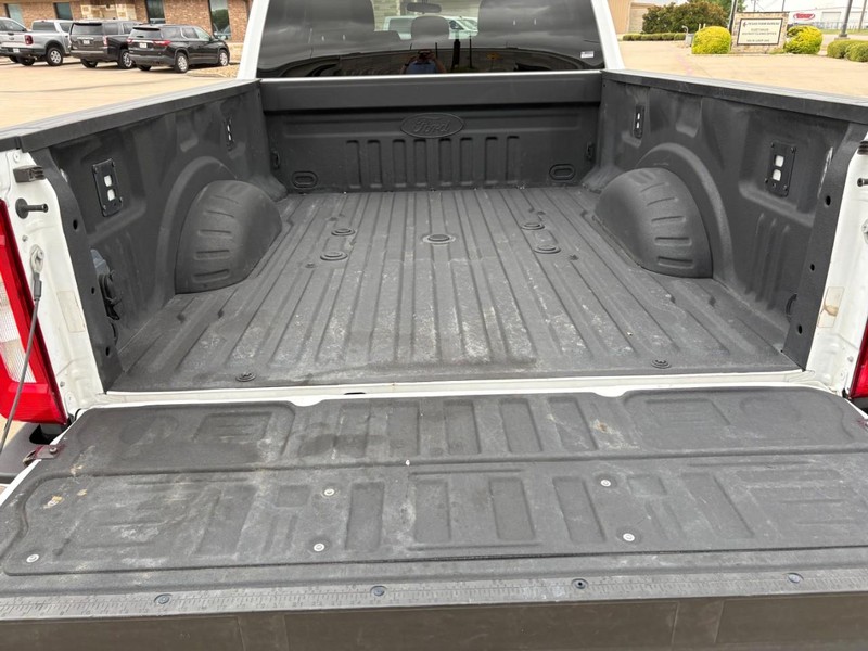 Ford Super Duty F-250 SRW Vehicle Full-screen Gallery Image 13