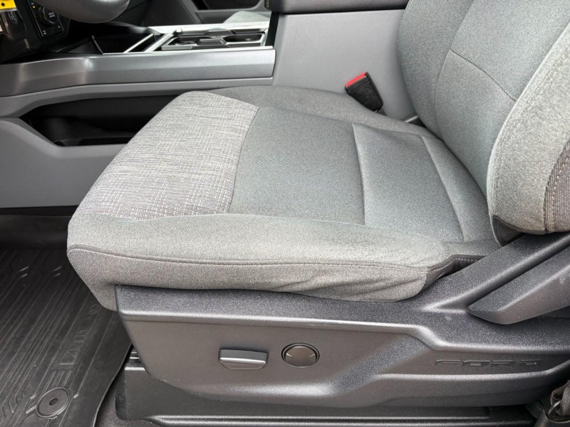 Ford Super Duty F-250 SRW Vehicle Full-screen Gallery Image 15