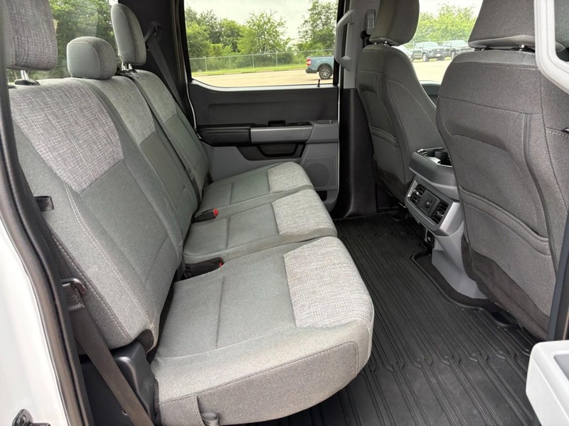 Ford Super Duty F-250 SRW Vehicle Full-screen Gallery Image 19