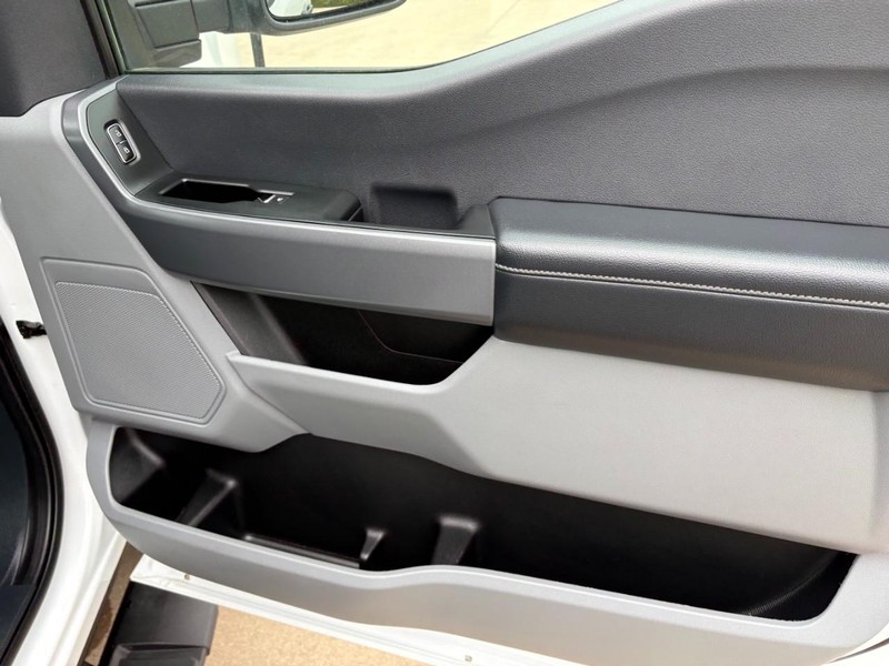 Ford Super Duty F-250 SRW Vehicle Full-screen Gallery Image 20