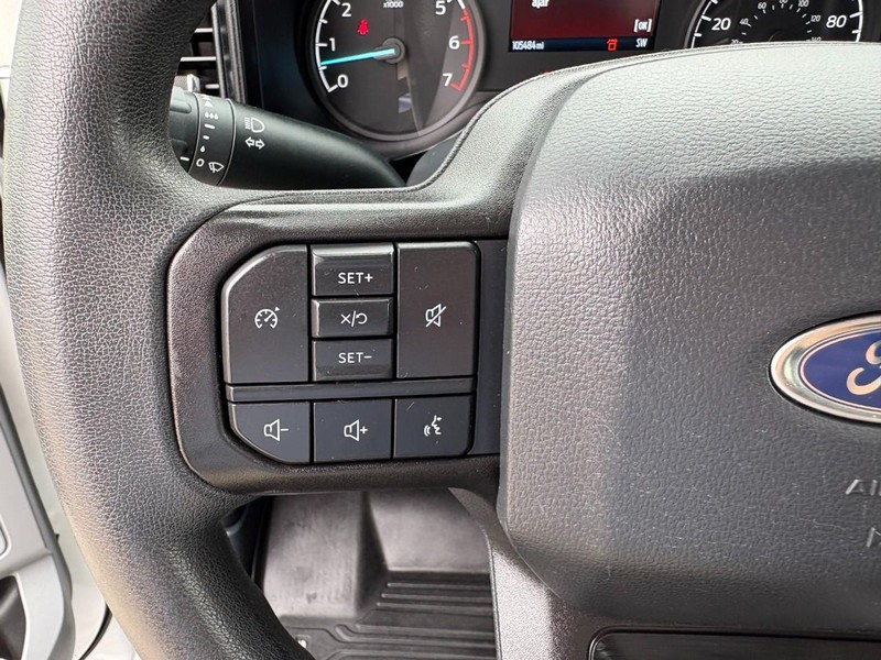 Ford Super Duty F-250 SRW Vehicle Full-screen Gallery Image 23