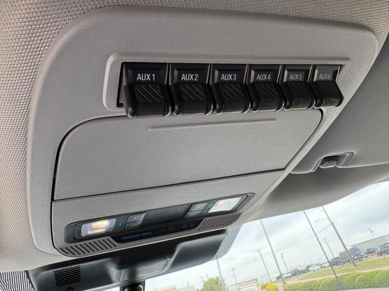 Ford Super Duty F-250 SRW Vehicle Full-screen Gallery Image 29