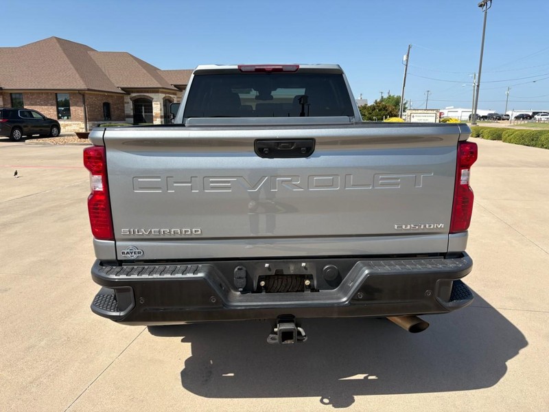 Chevrolet Silverado 2500HD Vehicle Full-screen Gallery Image 5