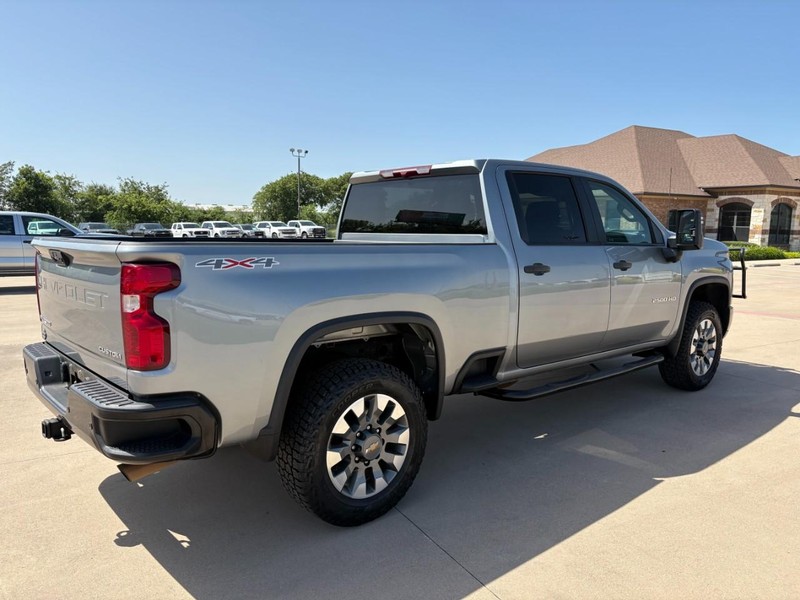 Chevrolet Silverado 2500HD Vehicle Full-screen Gallery Image 6