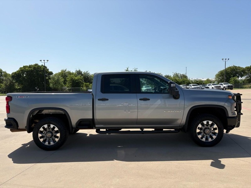 Chevrolet Silverado 2500HD Vehicle Full-screen Gallery Image 7