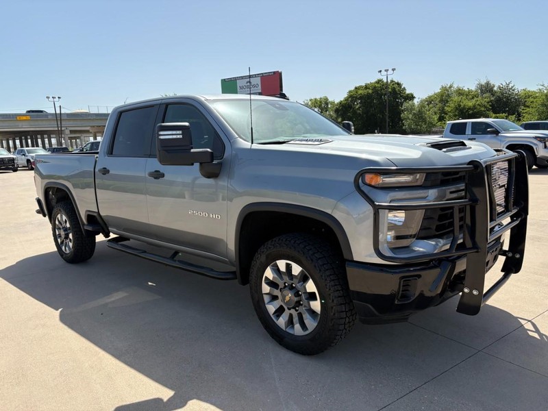 Chevrolet Silverado 2500HD Vehicle Full-screen Gallery Image 8