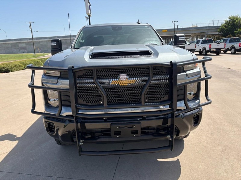 Chevrolet Silverado 2500HD Vehicle Full-screen Gallery Image 9