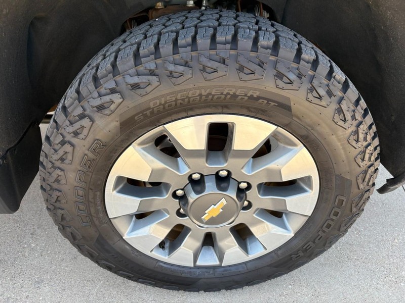 Chevrolet Silverado 2500HD Vehicle Full-screen Gallery Image 10